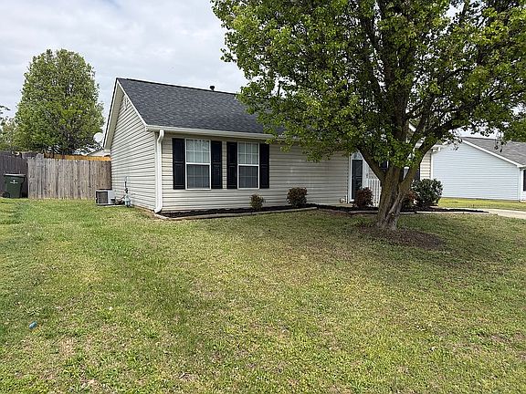 3rd image of 10 Grape Arbor Ln