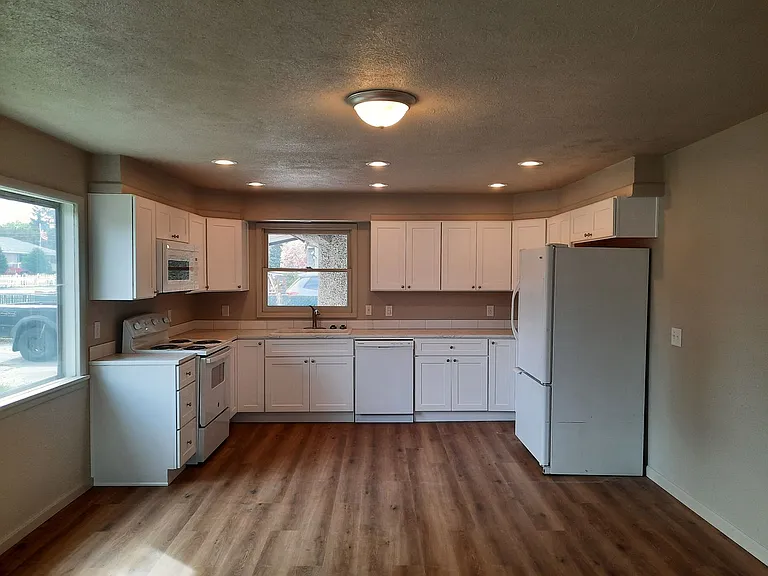 EN0064 James St Duplex- 2 Units — Photo 11