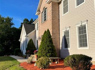 688 Reservoir Rd, Southbury, CT 06488