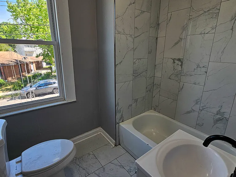 48 Daisy St #2B — Photo 7