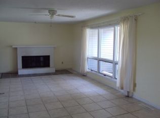 1660 Heritage Dr, Decatur, IL 62521