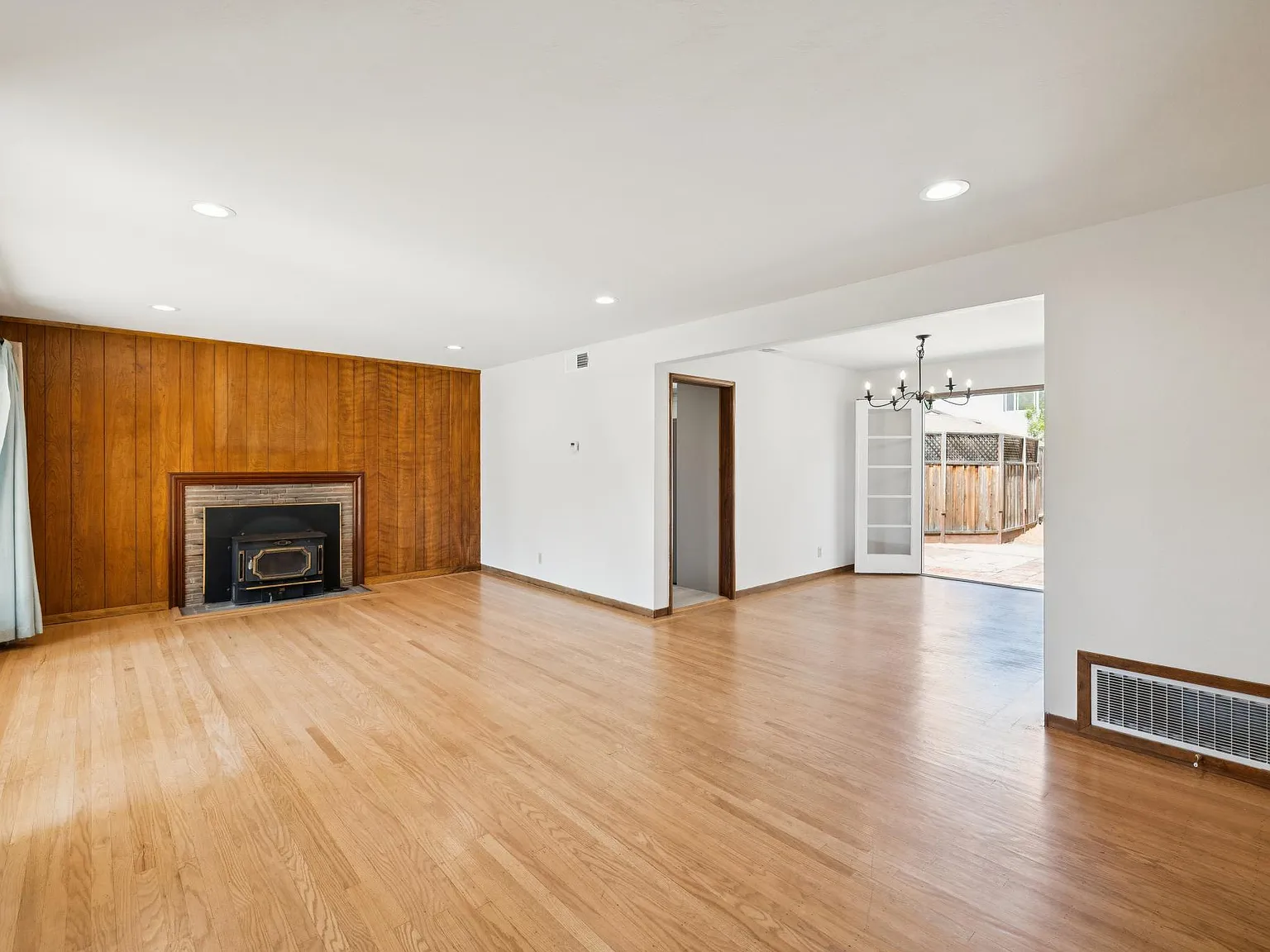 4 bed, 2.5 bath, 1601 sqft, $8,000 — Photo 4