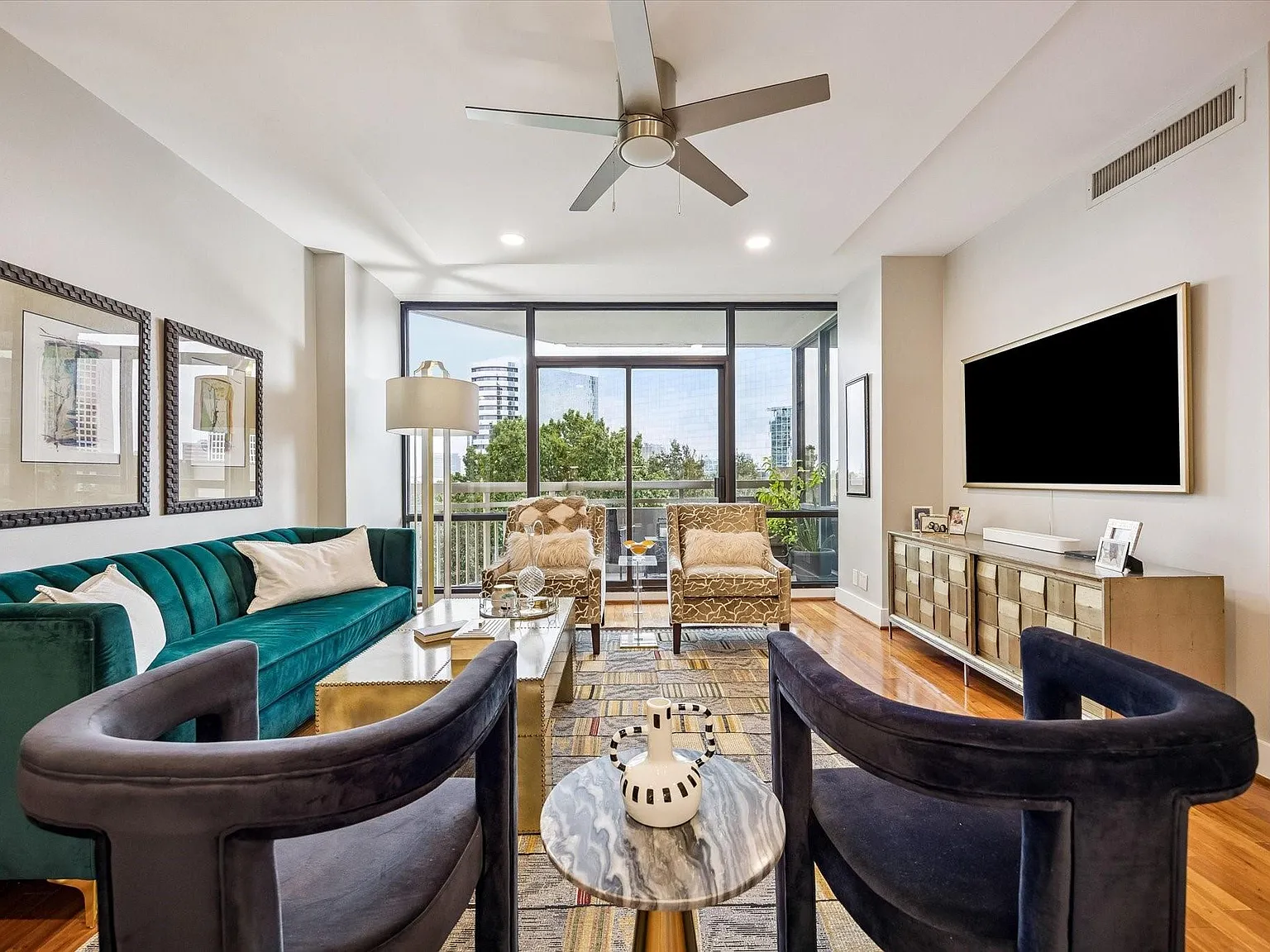 2 bed, 2.0 bath, 1262 sqft, $3,300 — Photo 2