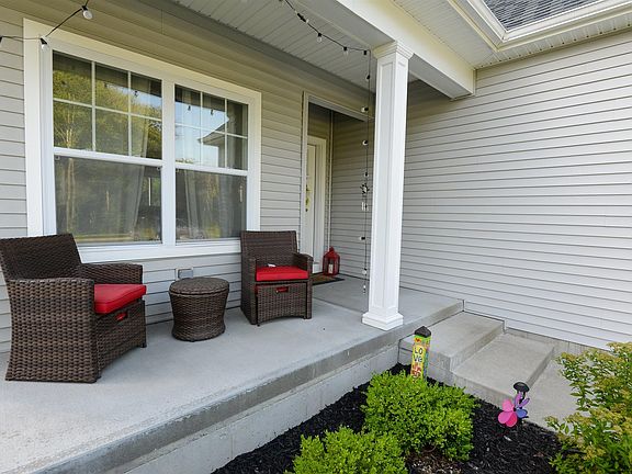 3rd image of 25 Pamela Ln