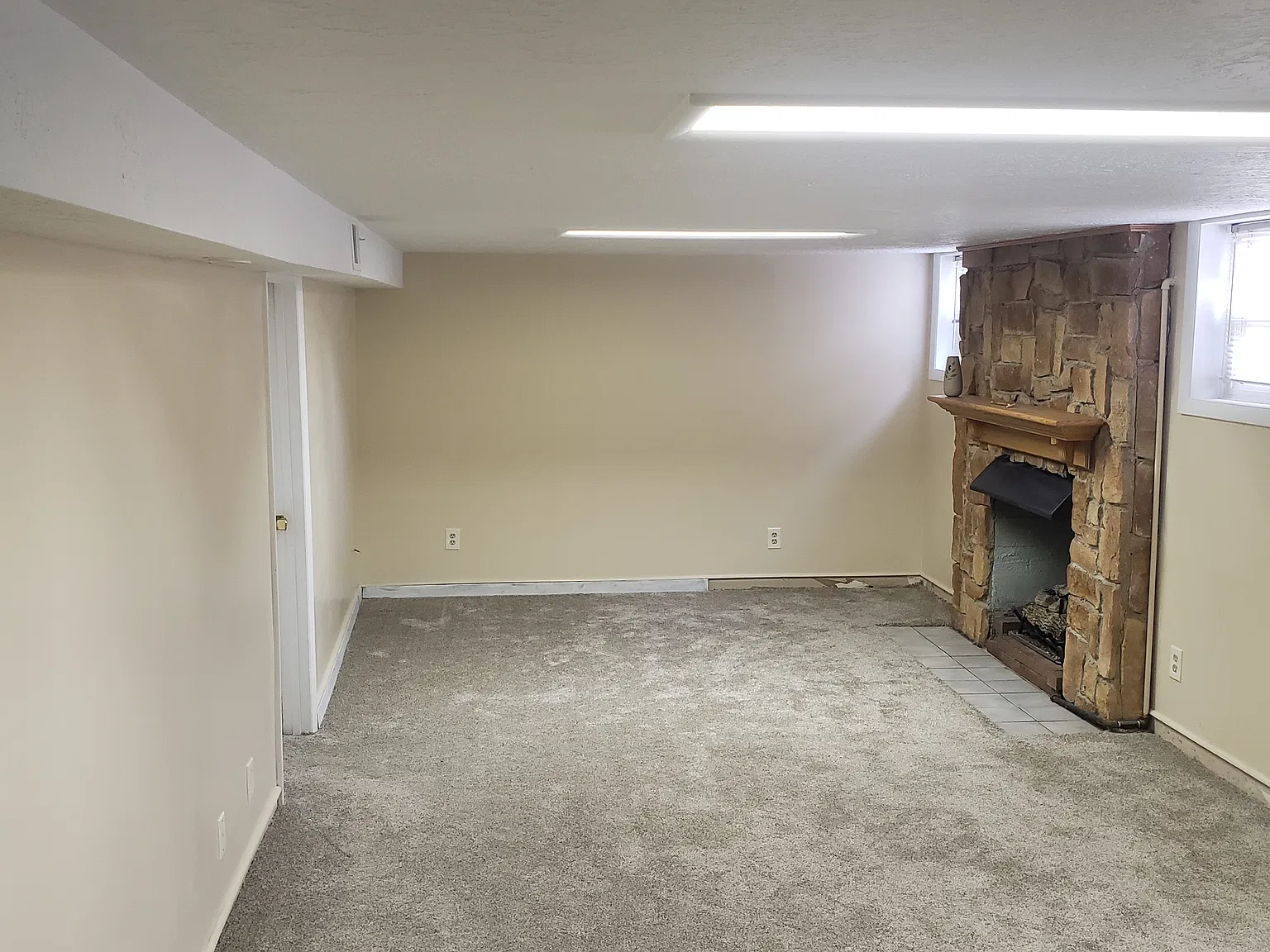 1266 Marilyn Dr — Photo 2