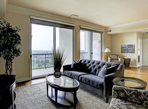 2nd image of 3333 Allen Pkwy Unit 1807