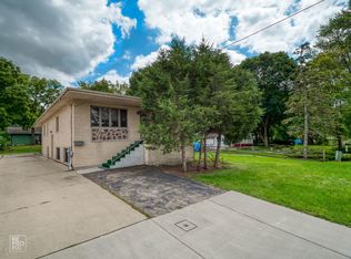 331 S River St, South Elgin, IL 60177