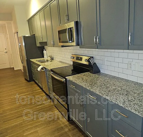 100 E Washington St #26 — Photo 7