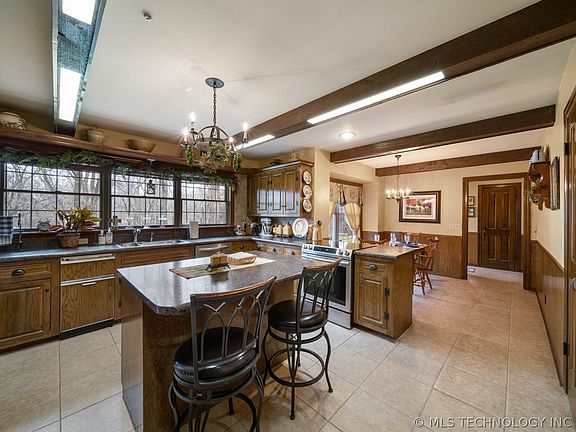 5th image of 111 Jenny Ln