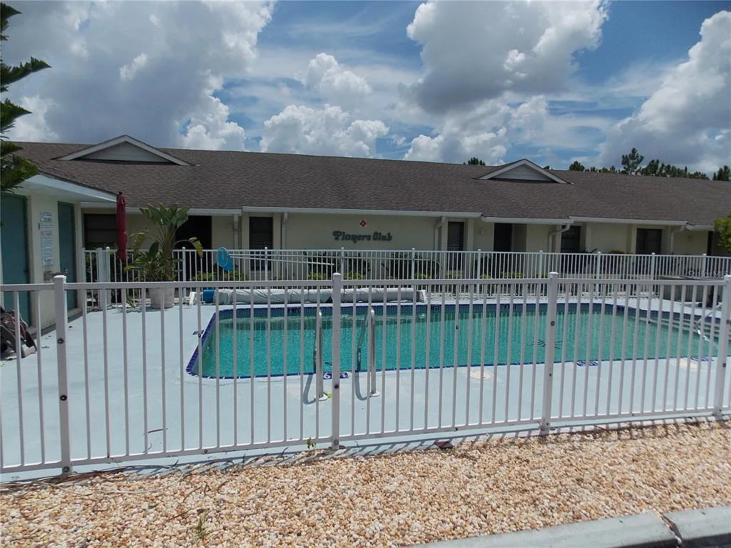 2 bed, 2.0 bath, 741 sqft, $1,295 — Photo 1
