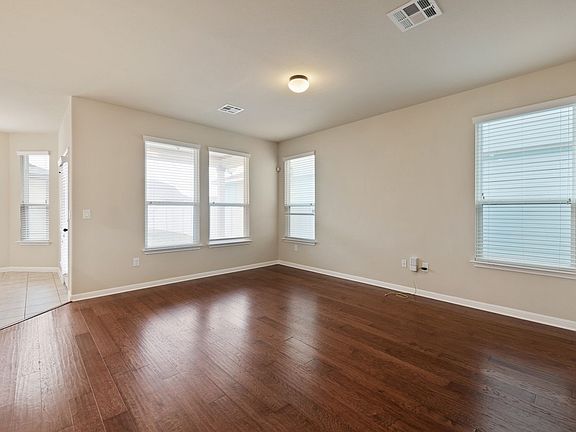 3rd image of 18428 Friendship Hill Dr
