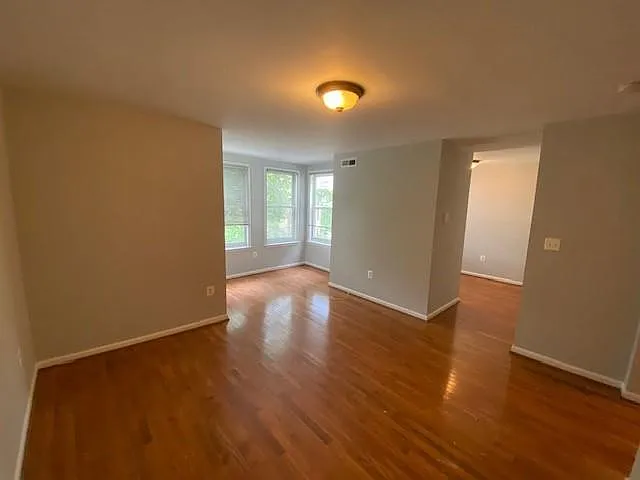 308 3rd St SE #3 — Photo 3