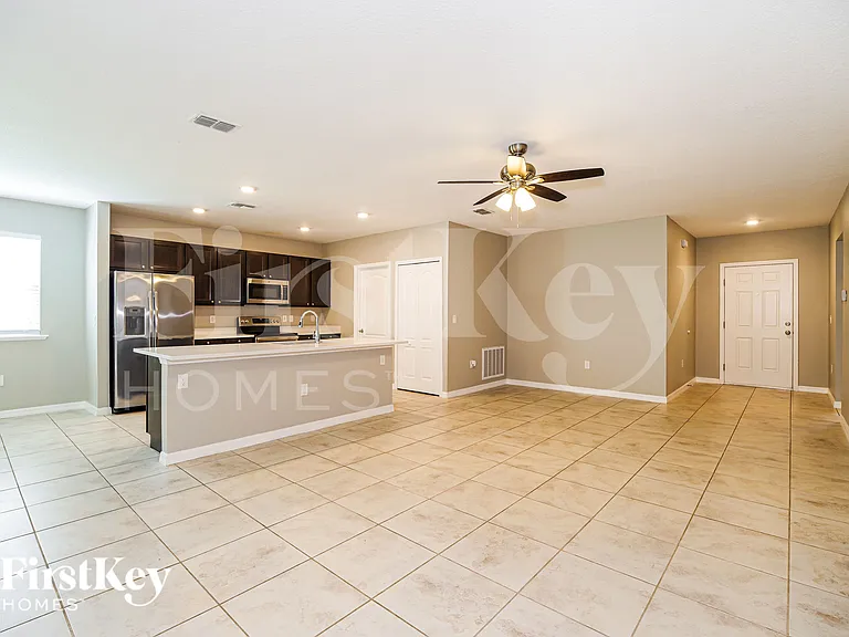 3920 Scotland St — Photo 3
