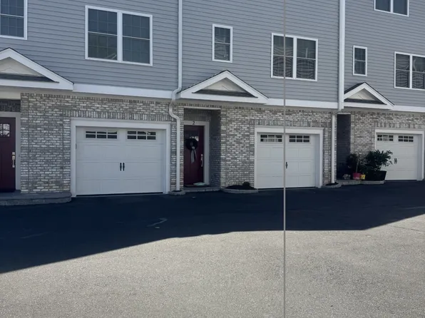6 Beacon Sq #2, Fairfield, CT 06825