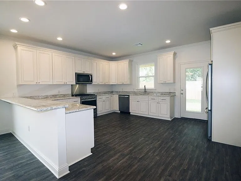 4517 Chalfant Dr — Photo 6