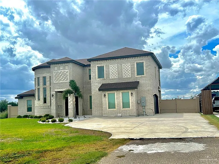 1329 N Cesar Chavez Rd — Photo 1