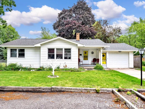 5106 Onsikamme St, Montague, MI 49437