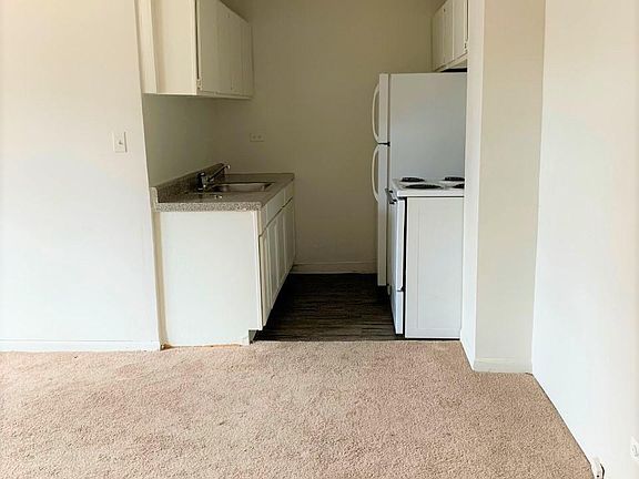 3rd image of 5722 N Winthrop Ave #207