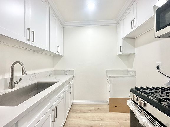 3rd image of 16215 Vanowen St APT 1