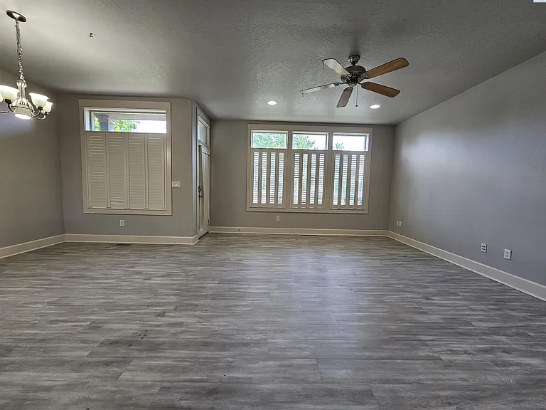 493 Columbia Point Dr — Photo 12