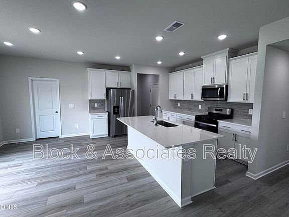 2nd image of 50 Thistle Patch Pl