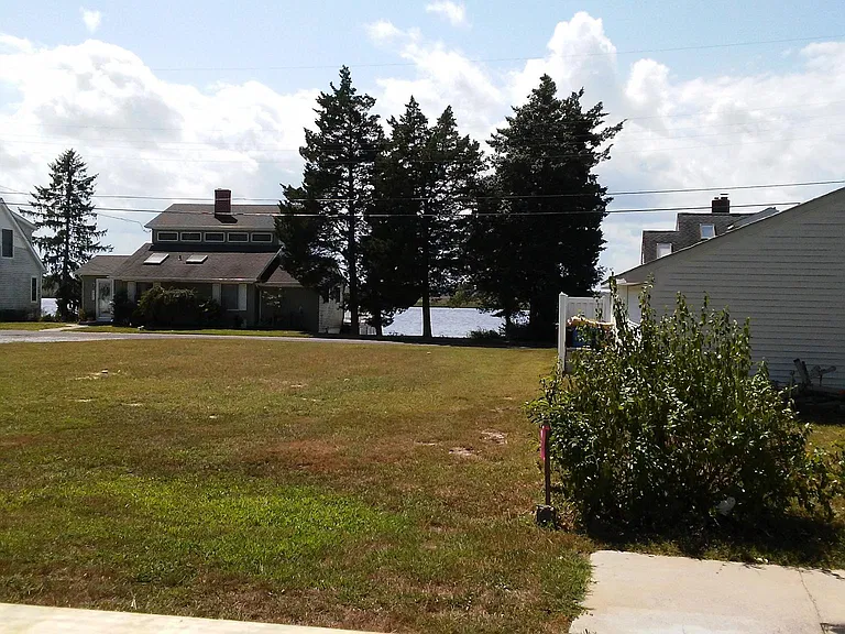4 Henderson Ave — Photo 3