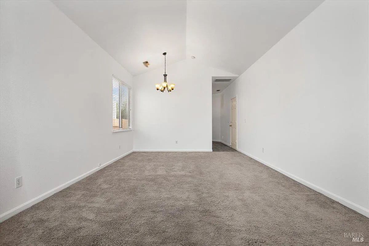 1447 Tammy Way - Photo 6