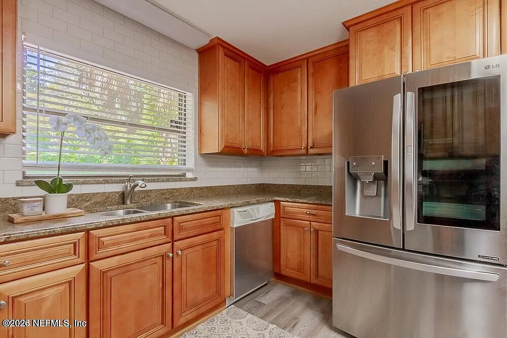4 bed, 2.0 bath, 2284 sqft, $3,900 — Photo 3
