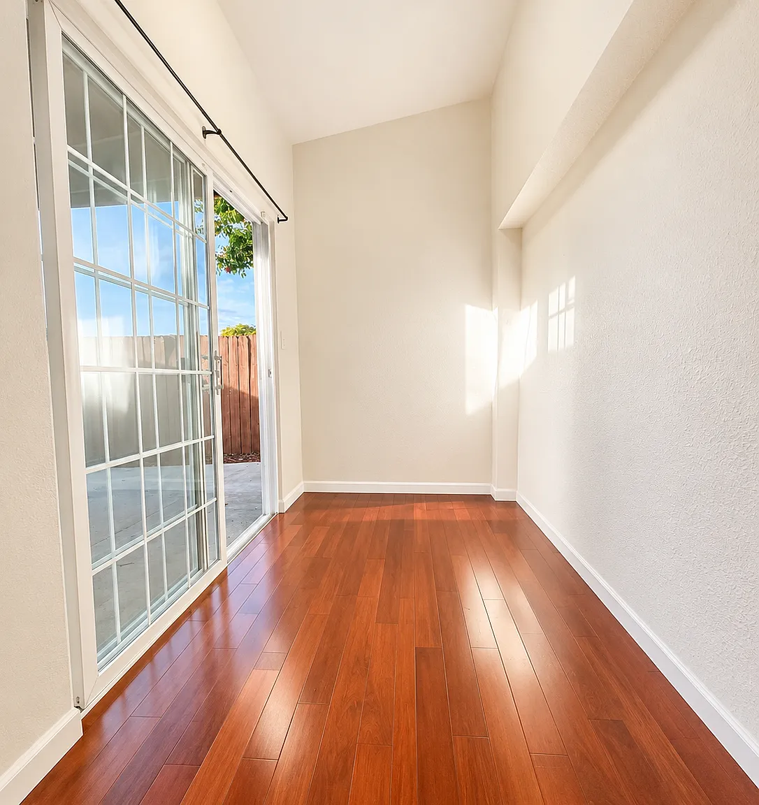 1208 Manzano Way — Photo 2