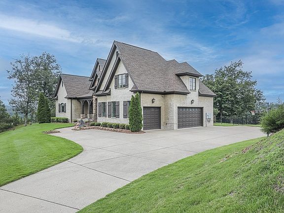 4th image of 739 Valhalla Ln