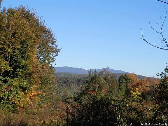 4th image of 4 Old Minnewaska Trl