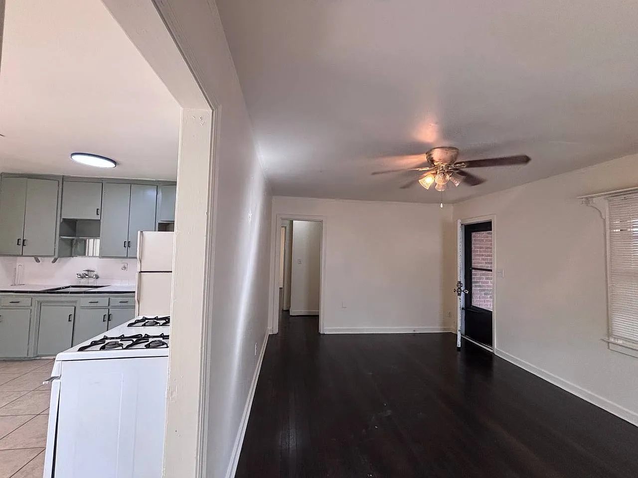 2 bed, 922 sqft, $925 — Photo 2