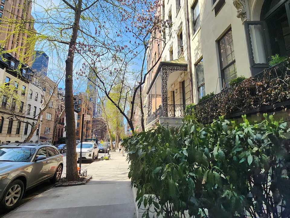 20 Beekman Pl #10B