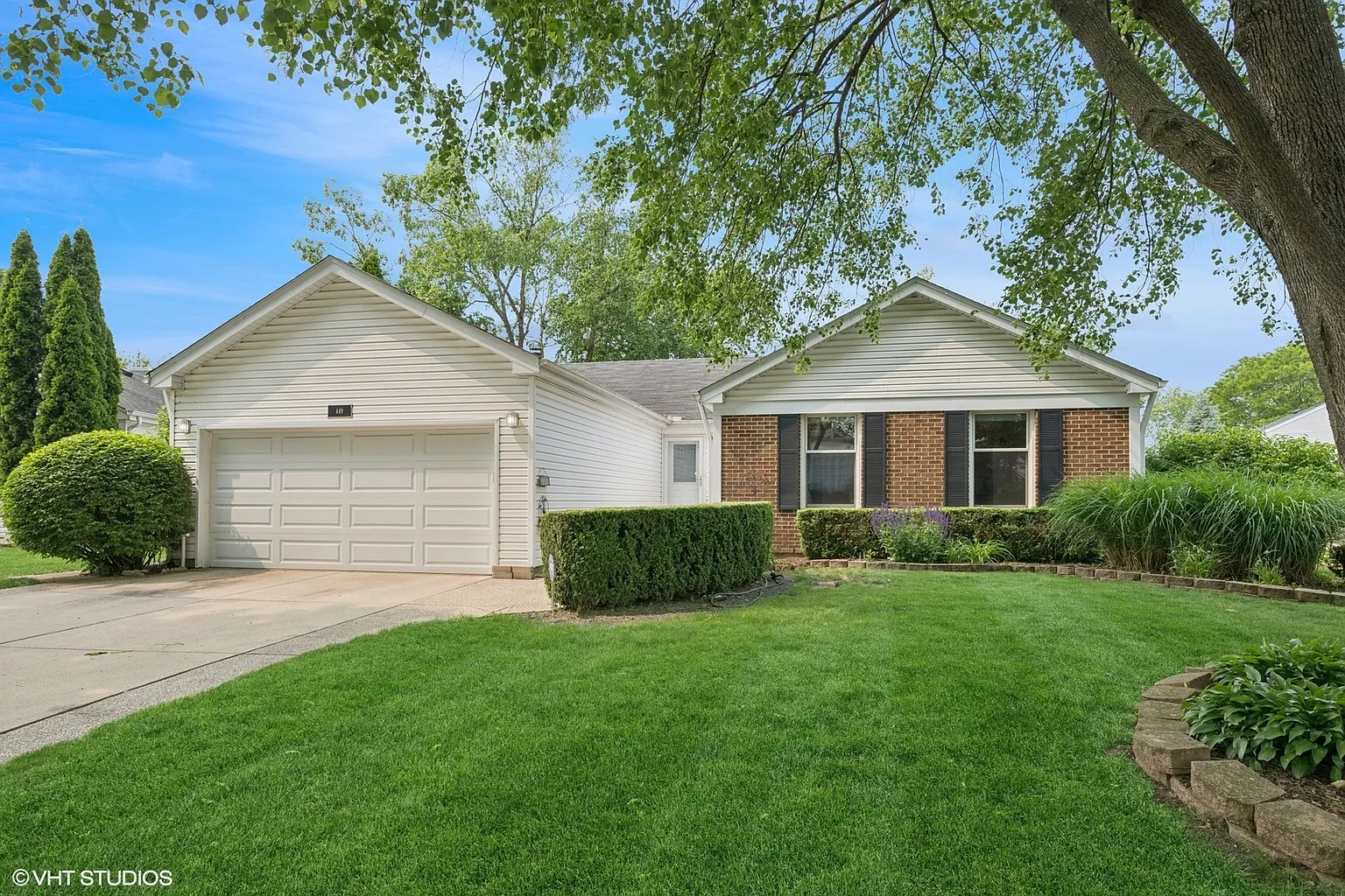 449 Caren Dr photo 1