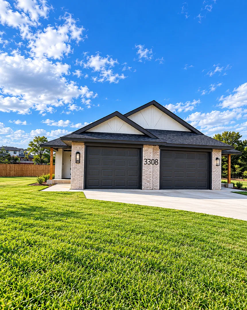 Beautiful 2-Bedroom Duplex with Garage for Rent in Chickasha, OK — Photo 1