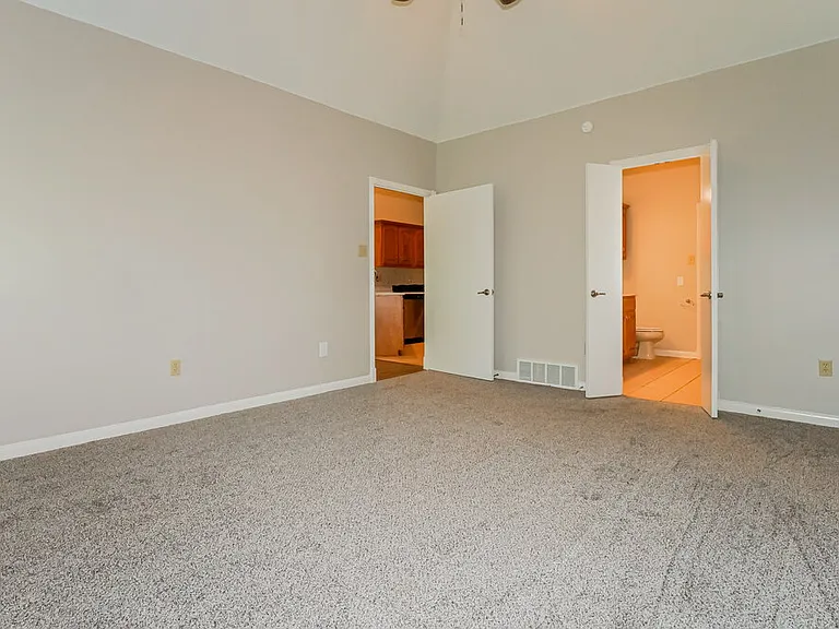 60 Willow Crest Cv — Photo 10