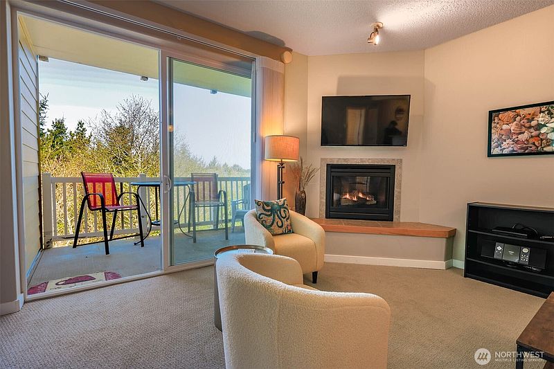 4th image of 262 Oyhut Bay Boulevard SW #305