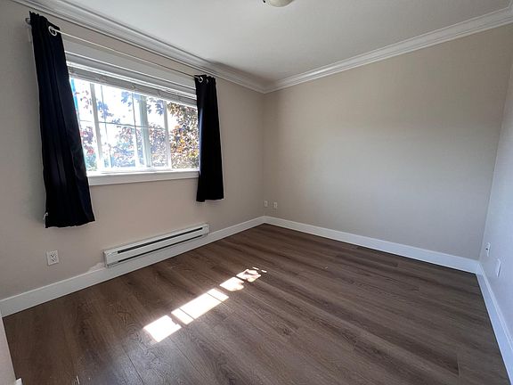 Upper level bedroom1.