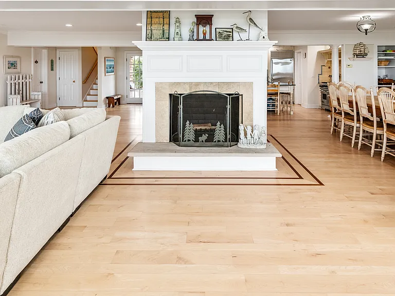 329 Dune Rd — Photo 17