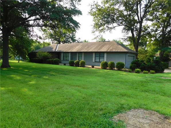 26209 Milton Thompson Rd, Lees Summit, MO 64086