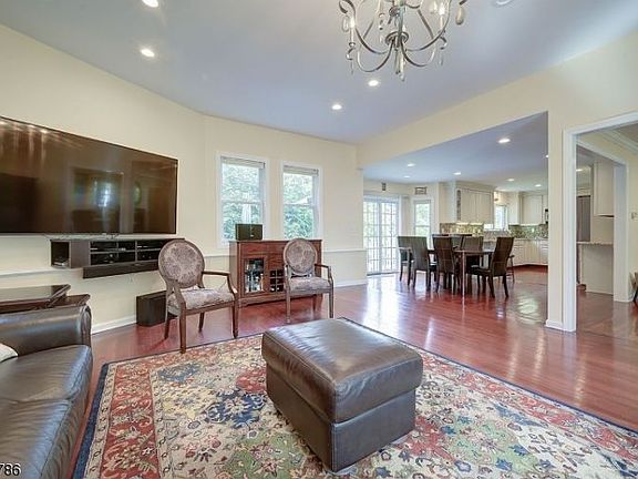 3rd image of 17 Birchwood Dr
