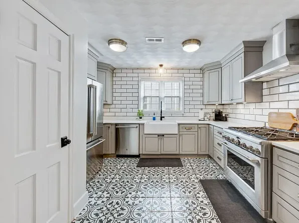 6241 Rolfe Ave, Norfolk, VA 23508
