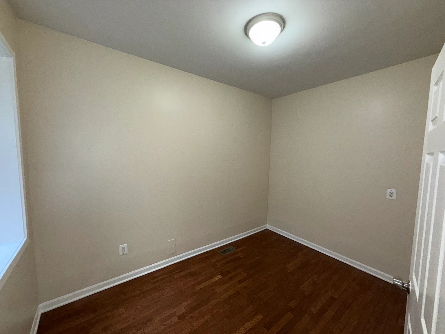 6 bed, 1303 sqft, $3,000 — Photo 4