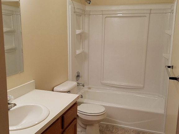 3rd image of 709 Golden West Dr APT A
