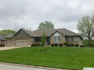 928 Nottingham Dr, Quincy, IL 62305