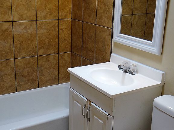 4th image of 7942 Parral Dr