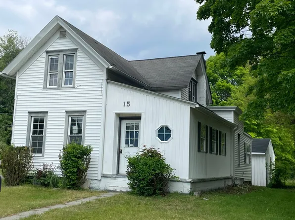 15 River St, Queensbury, NY 12804