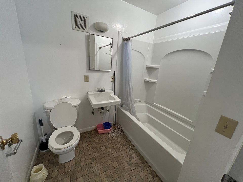 2nd image of 408 North St #1