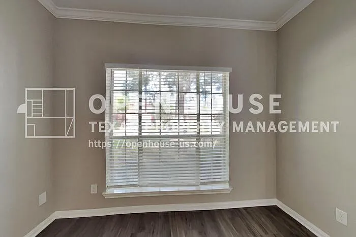823 Portsmouth Dr — Photo 4
