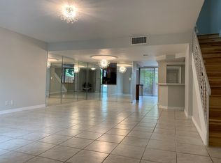 942 NE 24th Ave, Hallandale, FL 33009